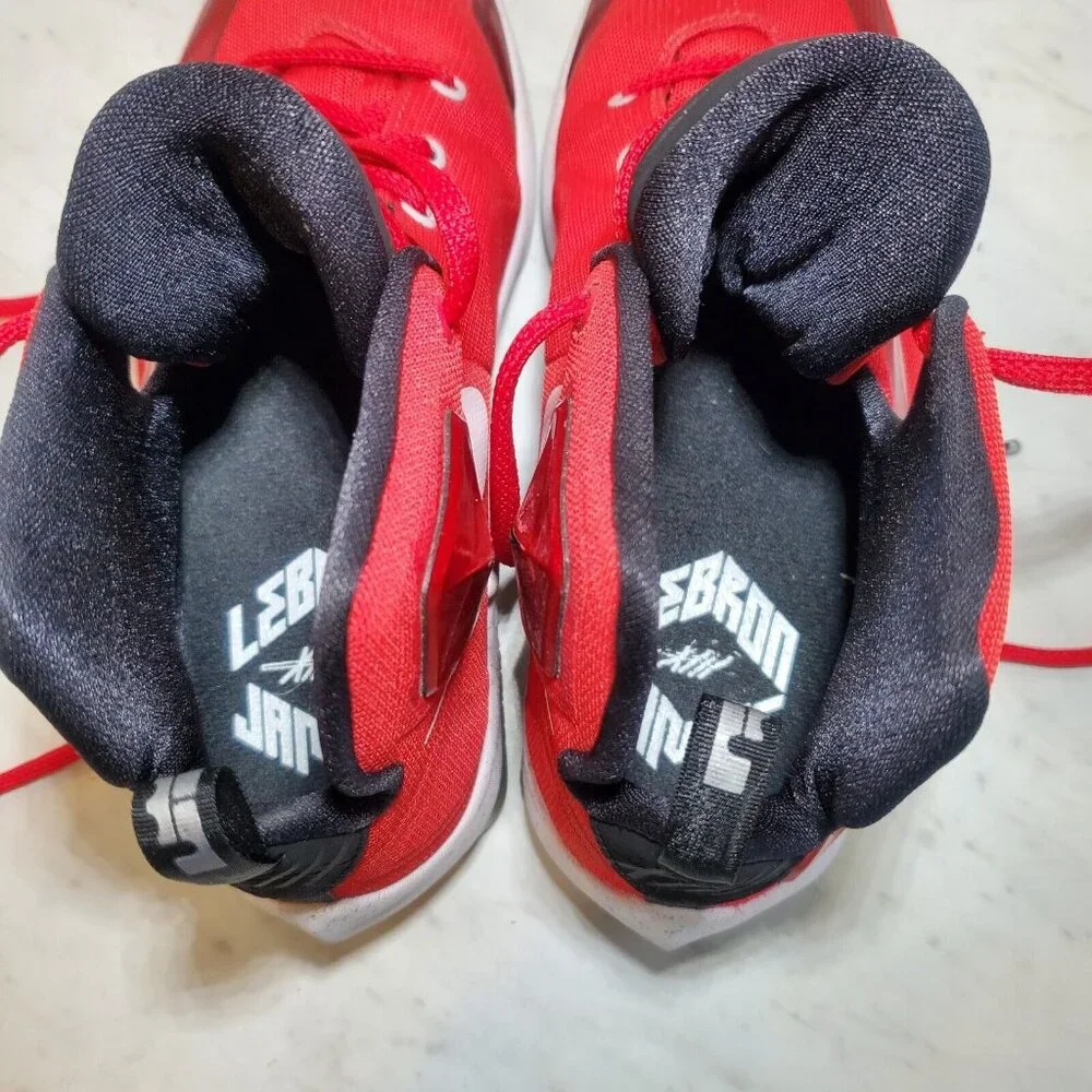 Nike LeBron XIII GS Athletic Shoes 6Y US Red Logo High Top Basketball Sneakers
